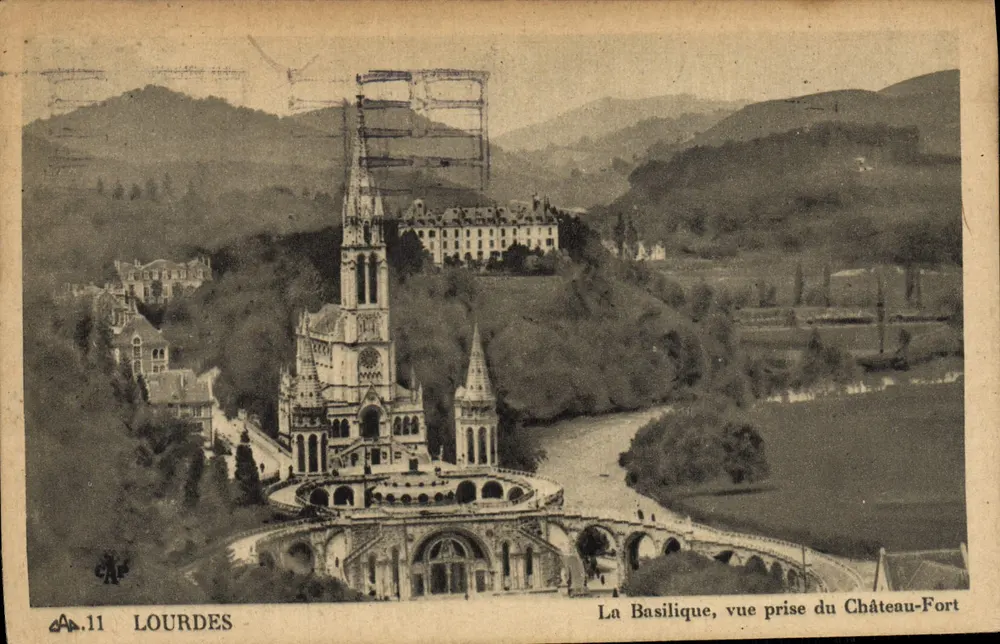 Lourdes — Die Basilika, Aufnahme vom Château-Fort — Ch. des Arts Photomies, n°11 - Vorderseite