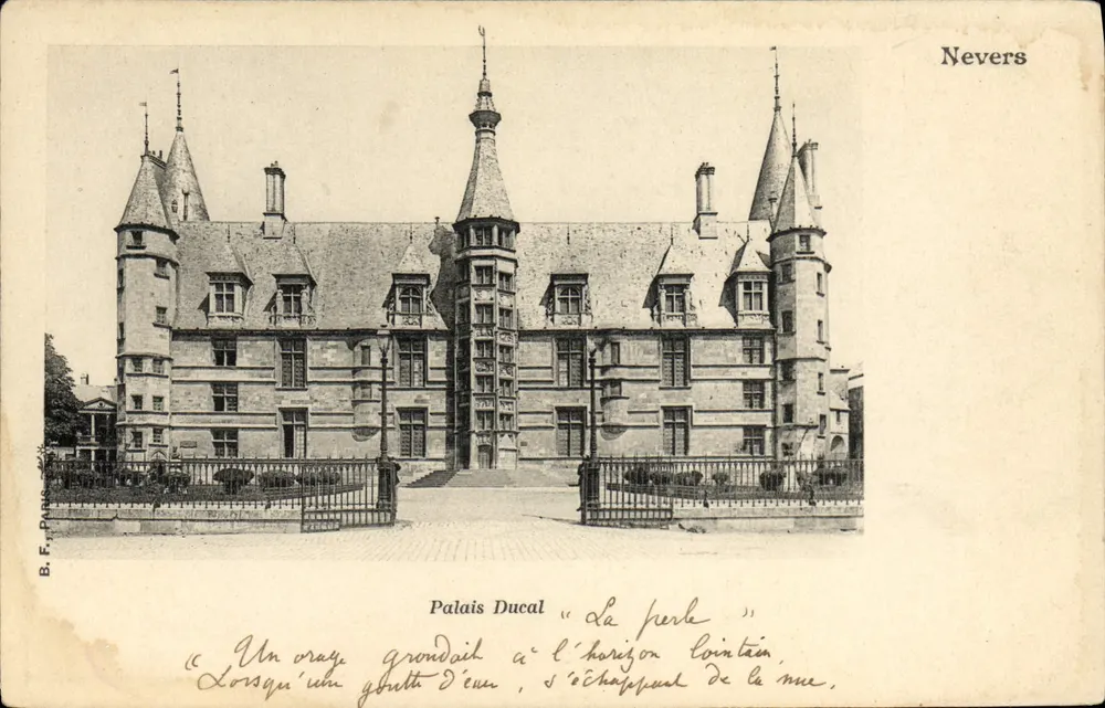 Palácio Ducal "La Perle" — Nevers — B.F. Fotógrafo - Frente