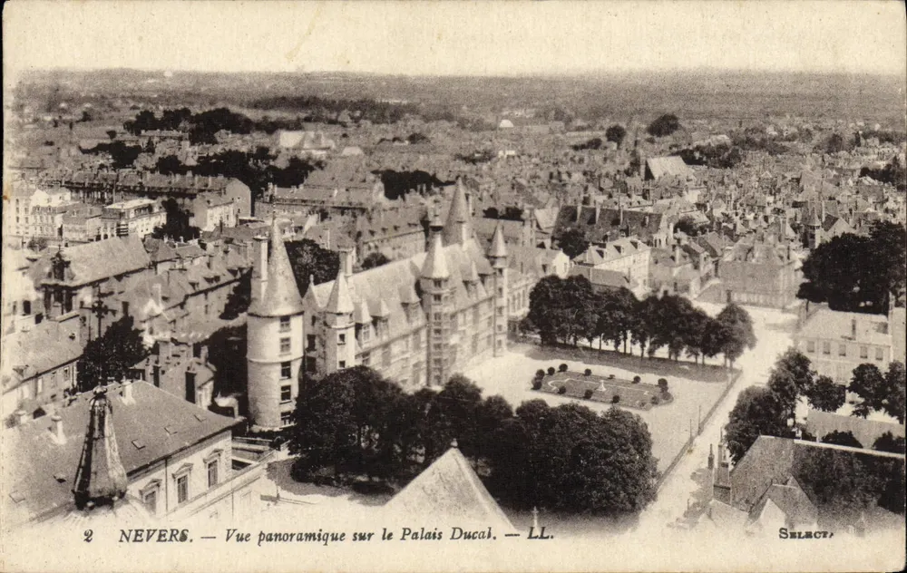 Nevers — Panoramablick auf das Ducal Palace — LL. — Select - Vorderseite