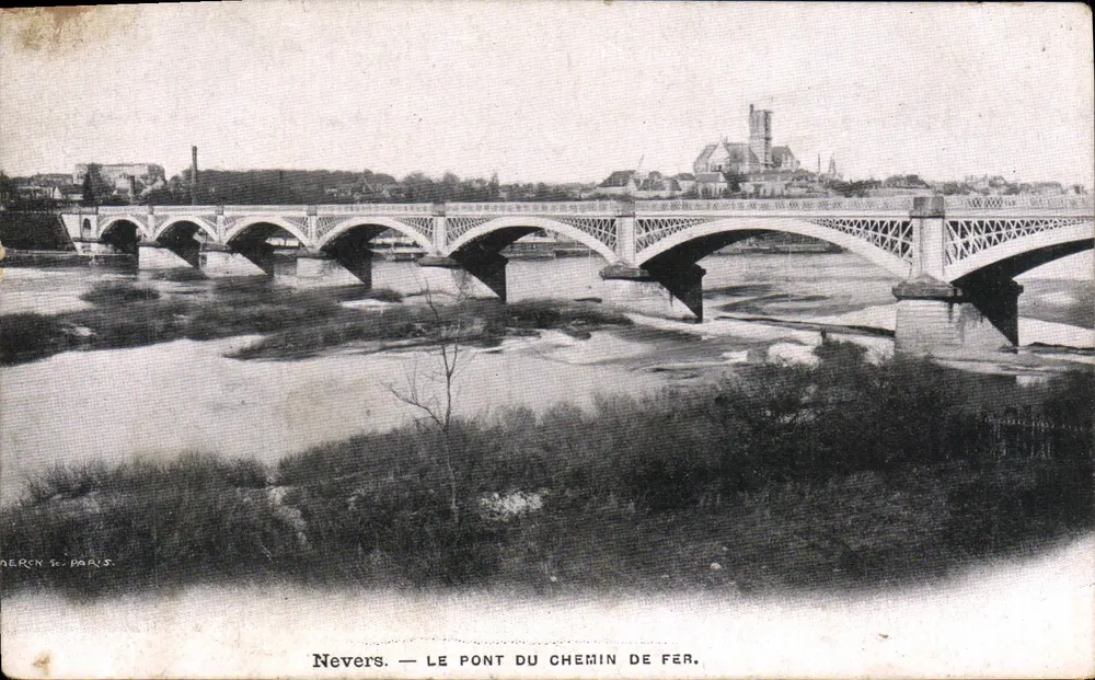 Nevers — Le Pont du Chemin de Fer — Imprimé par AEREN & Cie, Paris - Frente