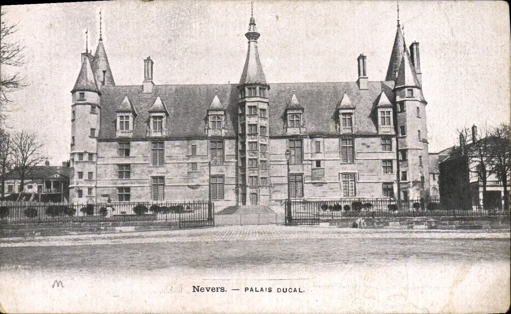 Nevers — Palácio Ducal — M. (editor) - Frente
