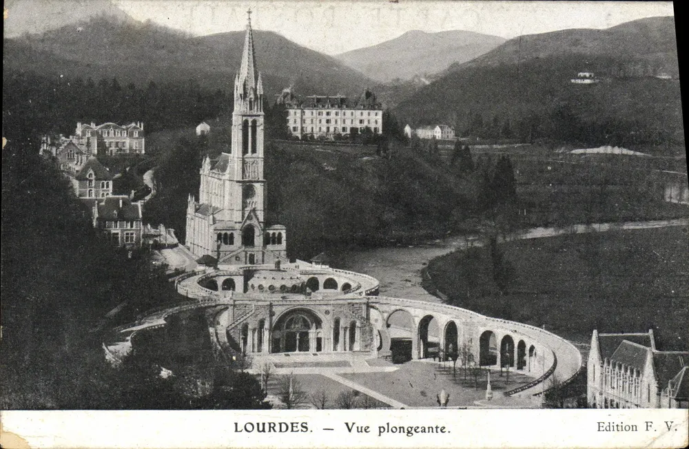 Lourdes — Vue plongeante — Édition F. V. - Frente