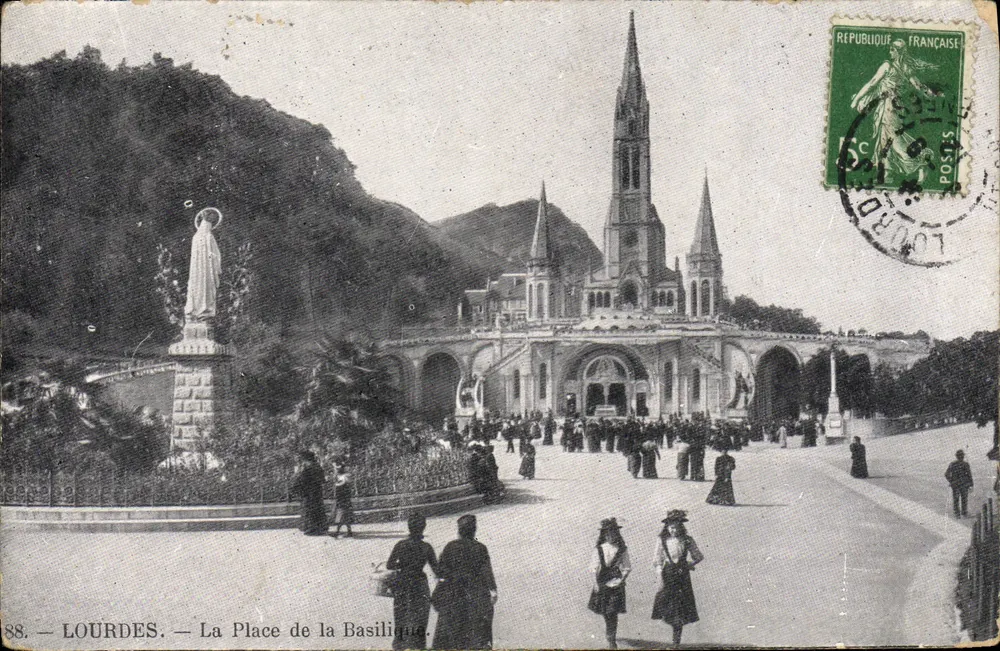 LOURDES — A Praça da Basílica — Editor não identificado, n° 88 - Frente