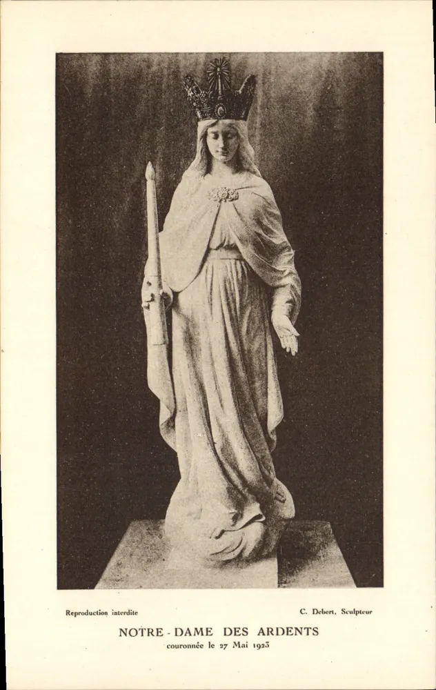 Nossa Senhora dos Ardentes — estátua coroada em 27 de maio de 1925 — C. Debert, escultor - Frente