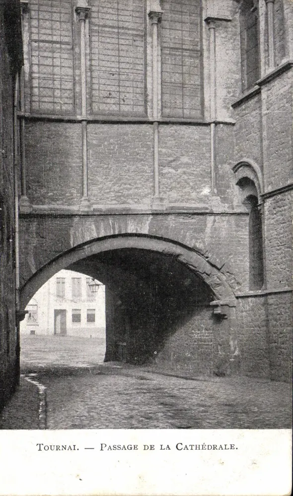 Tournai — Passagem da Catedral - Frente