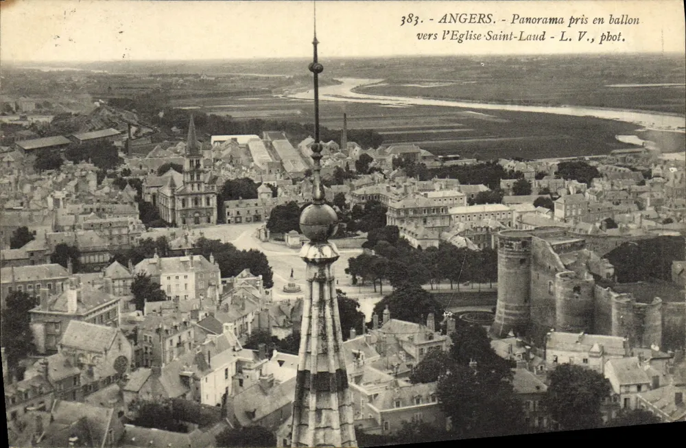 Angers - Panorama aus der Luft in Richtung Kirche Saint-Laud - L. V., phot. n°383 - Vorderseite