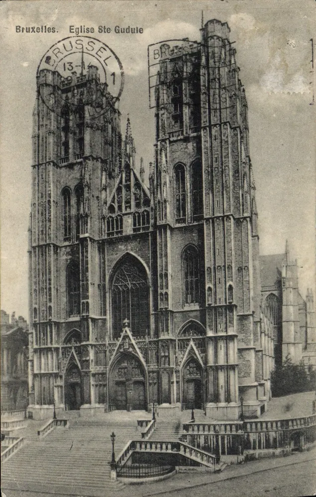 Bruxelas. Igreja de Santa Gudula — vista da fachada e das duas torres — editor desconhecido, número de série não visível - Frente