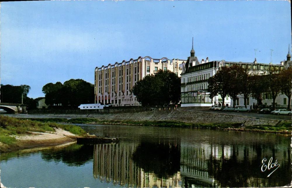 As margens do Adour — Os Termas - O Splendid — Editor Elcée - Frente