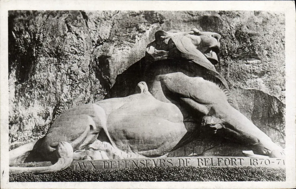 Leão de Belfort — Monument aos Defensores de Belfort 1870-71 — obra de Bartholdi - Frente