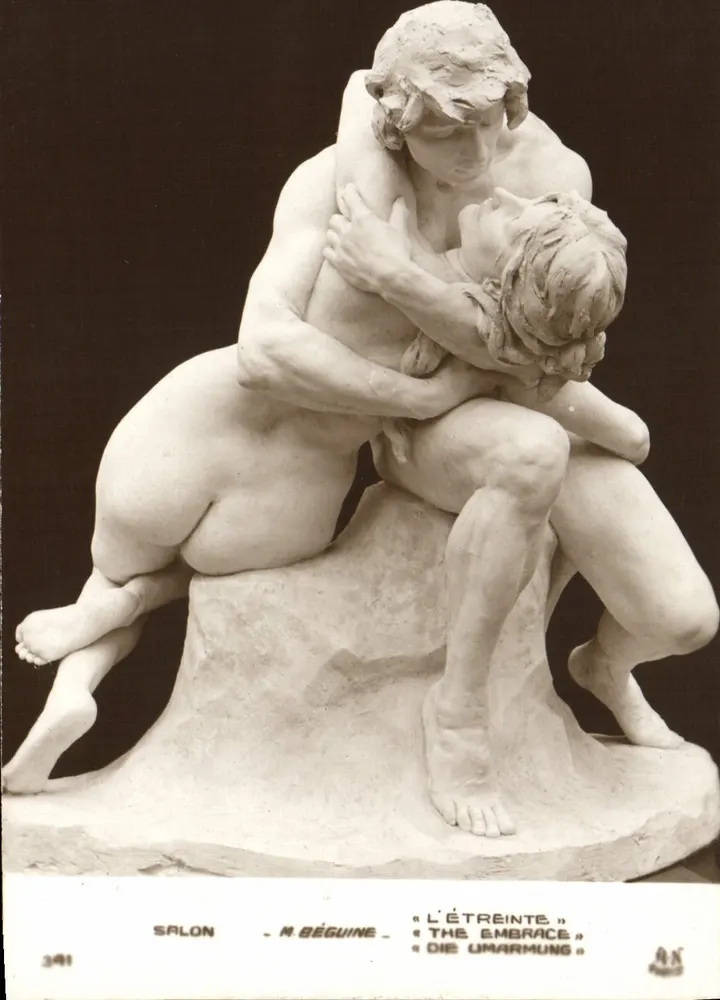 O Abraço — escultura de M. Béguine — Salão - Frente