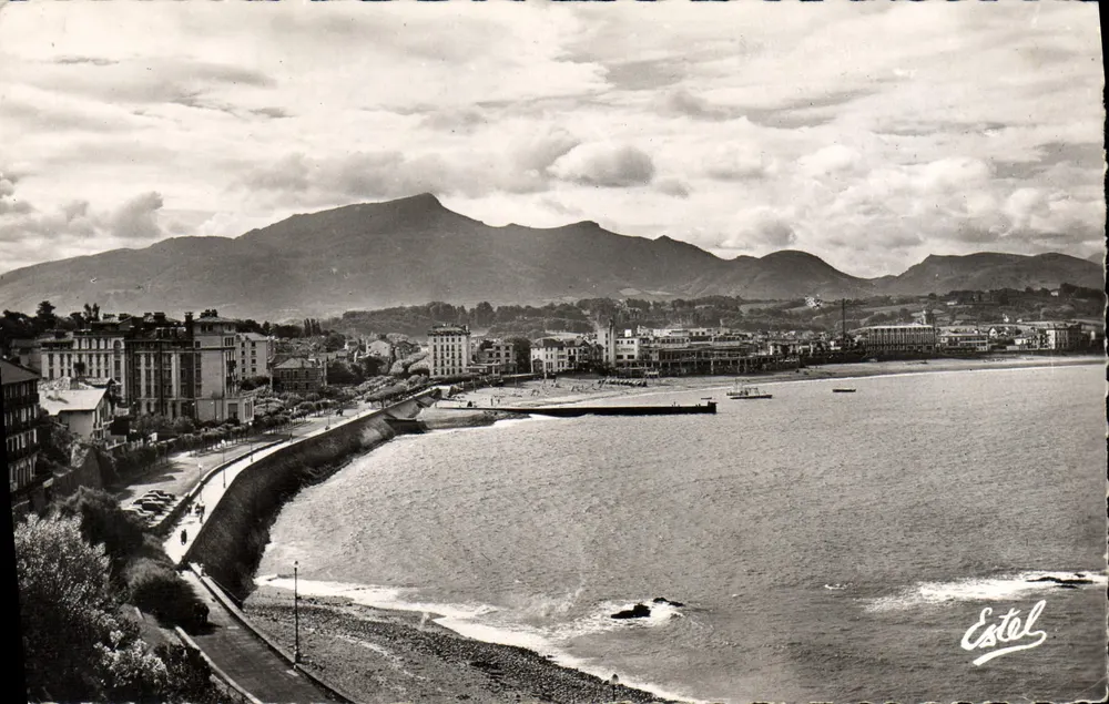 Saint-Jean-de-Luz — Die Strandpromenade und das Casino — Estel - Vorderseite