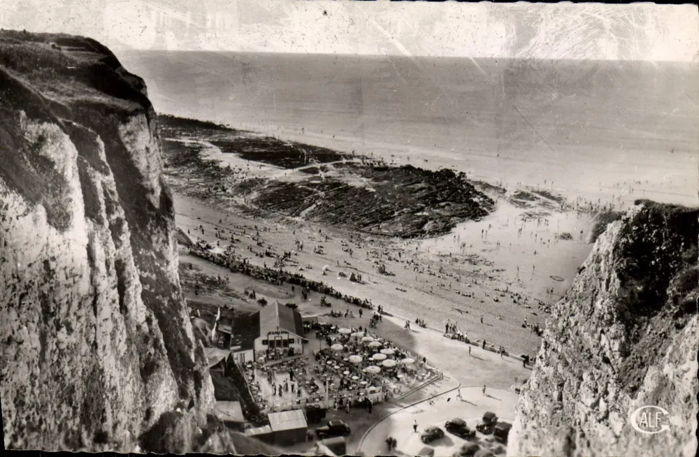 Der Weiße Berg Bas, Ansicht von den Klippen mit seinem Restaurant Bar-Dancing — Dieppe (S.-Inf.) — GALF - Vorderseite