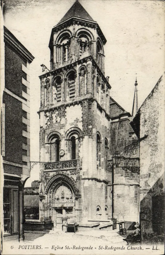 Poitiers — Igreja de Santa Radegunda — LL - Frente