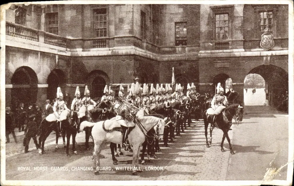 Königliche Pferdewache, Wachwechsel, Whitehall, London — Valentine's Postkarte, Photo Brown & Sons Ltd, n° 77105 - Vorderseite