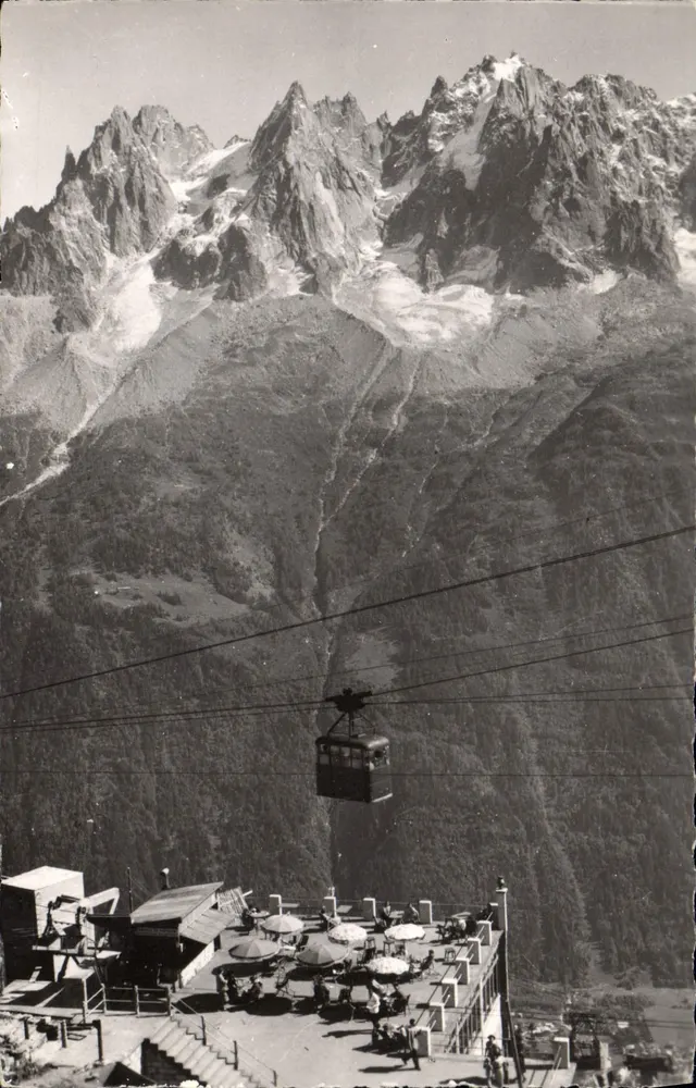 Massif do Mont Blanc — Teleférico do Brévent (2525 m.) e as Agulhas de Chamonix — Edições Henri LAGNÉT - Frente