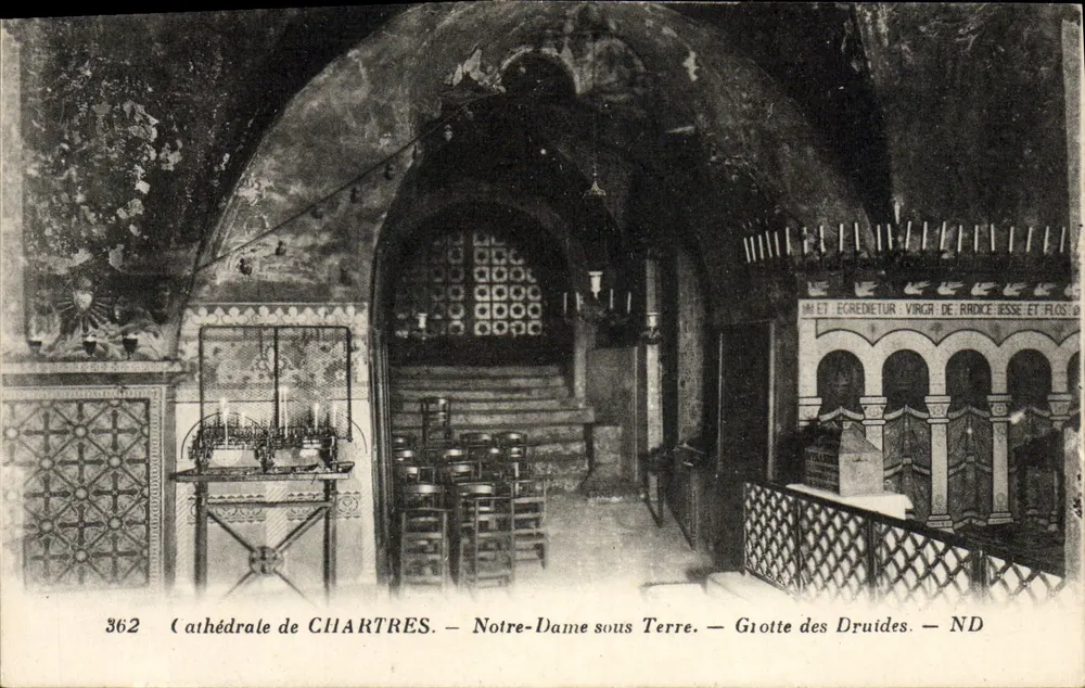 Kathedrale von CHARTRES — Notre-Dame unter der Erde — Druidenhöhle — ND - Vorderseite