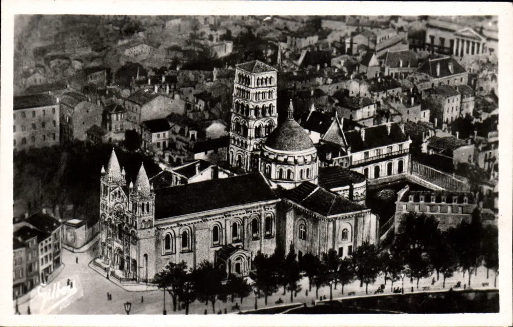 Angoulême — Catedral de Santa Cruz — Editor Gilbey - Frente