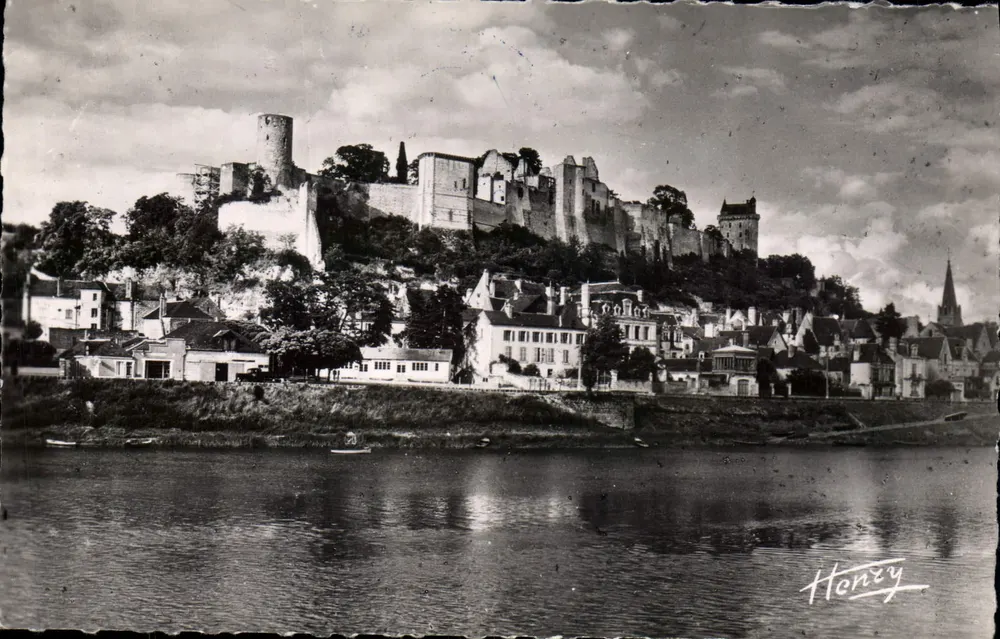 Chinon — Vista geral — Éditions d'Art HENRY, n°6292 - Frente