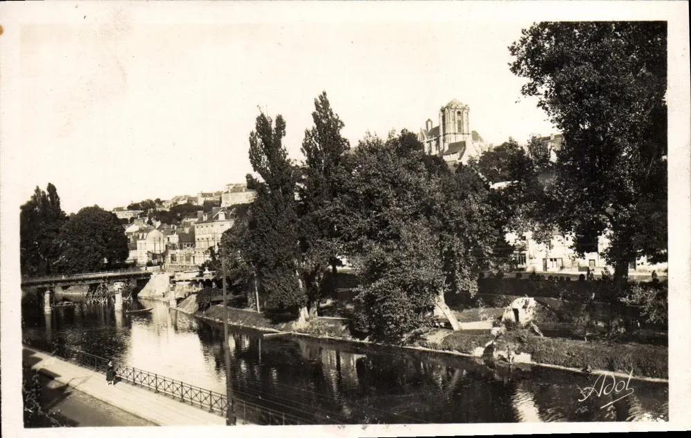 Le Mans (Sarthe) — Um Lugar Bonito nas Quais — ADOL - Frente