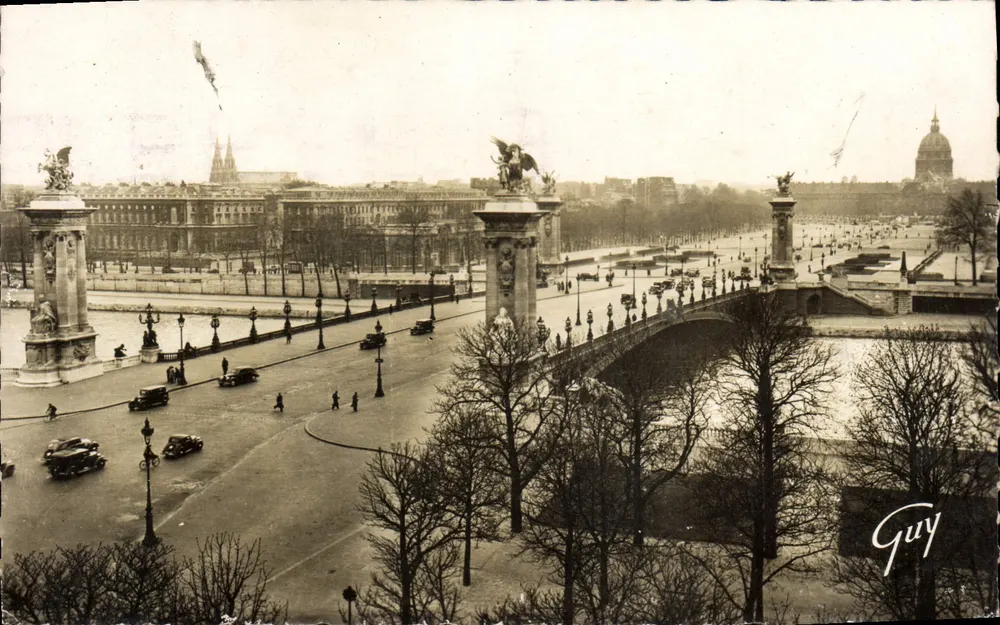 Ponte Alexandre III — vista sobre a esplanada dos Invalides — Éd. Guy, n° 334 - Frente