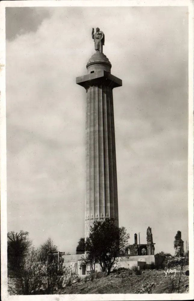 Verdun (Schlachtfelder) — Amerikanisches Denkmal von Montfaucon, Höhe 58 m — Greber, Architekt - Vorderseite