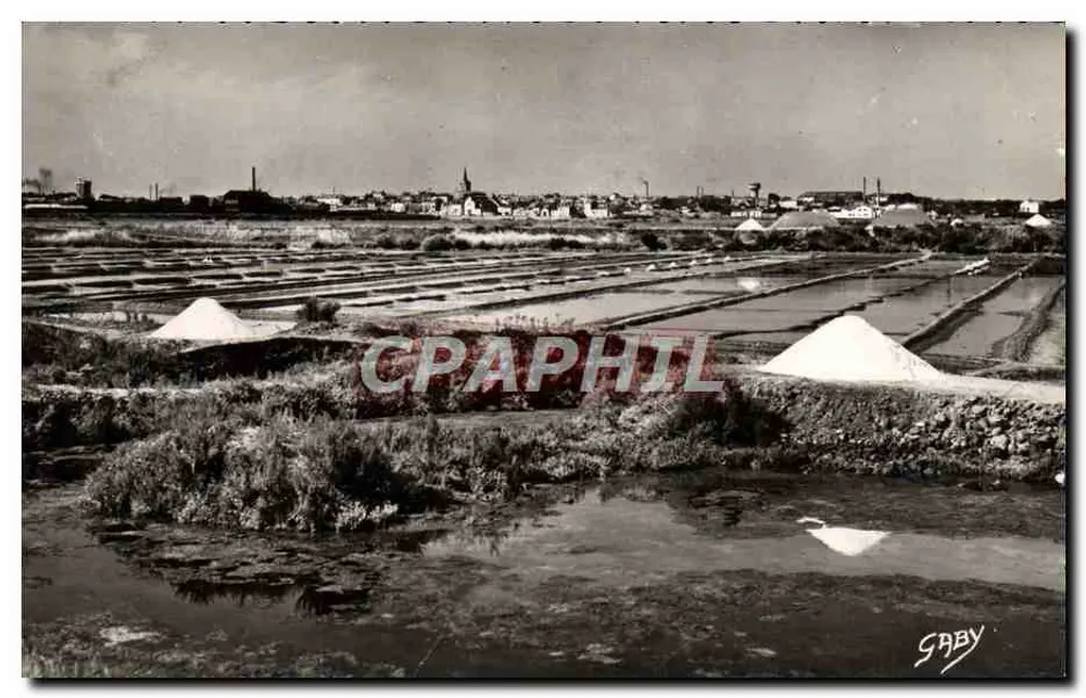 Die Salzseen, Les Sables-d'Olonne (Vendée) — Ansicht mit Salzstapel und Dorf im Hintergrund — Editions Gaby - Vorderseite