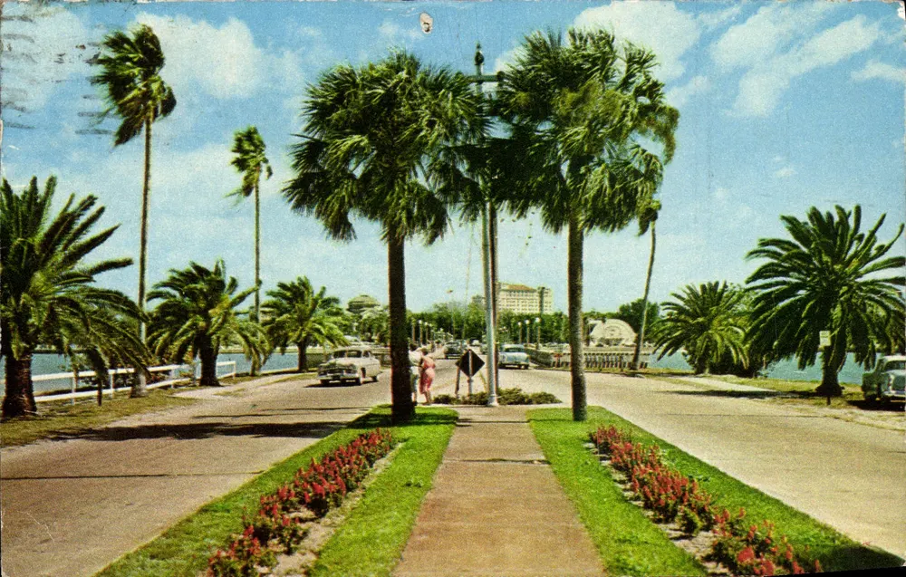 Clearwater — Memorial Tropical Causeway entre suas praias coloridas — Sun News Co. n°7 - Frente
