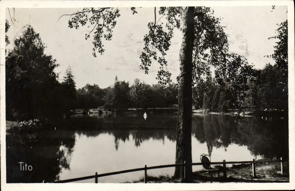 Parque Tito — Vista do lago — Les Éditions « Tito » Bordeaux - Frente