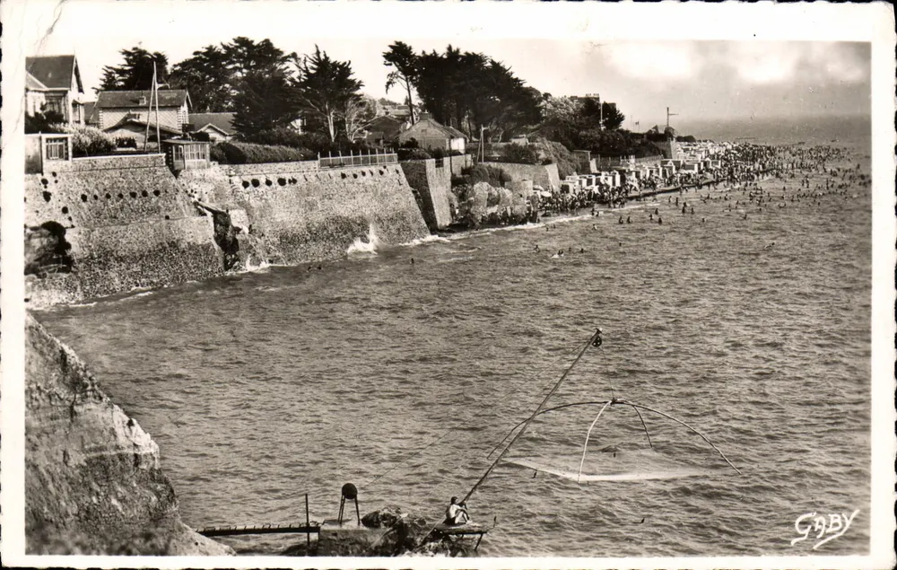 A Grande Praia (L.-Inf.) — vista da praia e da margem — Edições Caby - Frente