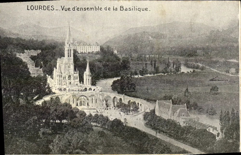 Lourdes — Vista geral da Basílica — Edição Palais du Rosaire - Frente