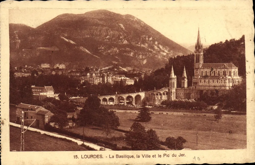 Lourdes - Die Basilika, die Stadt und der Pic du Jer — unbekannter Verlag, Nr. 15 - Vorderseite