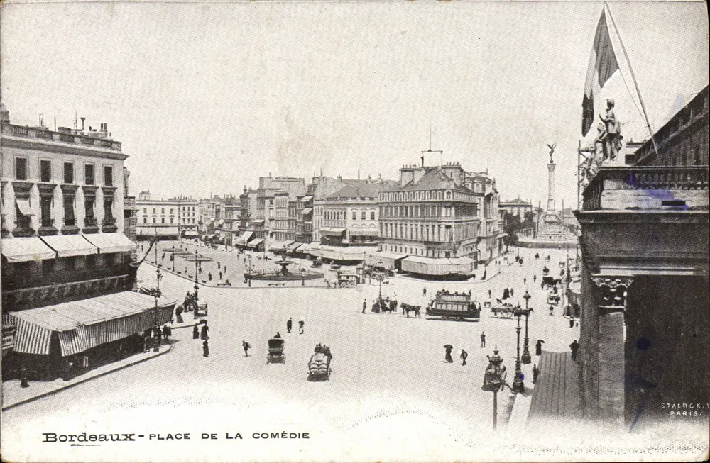 Bordeaux - Place de la Comédie — vista panorâmica com fonte e monumento — editor Staerck, Paris - Frente
