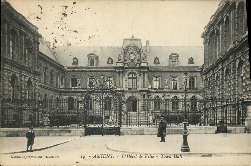 Amiens - O Hotel de Ville - Town Hall — Laffineur, impressor, Hautmont, n°19 - Frente