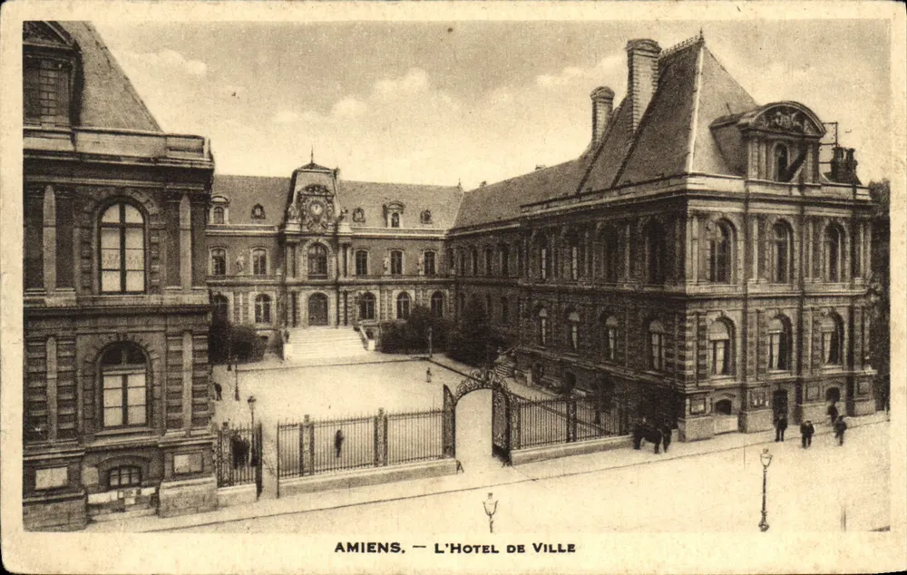 Amiens — O Hotel de Ville — Editor não identificado, número de série não visível - Frente
