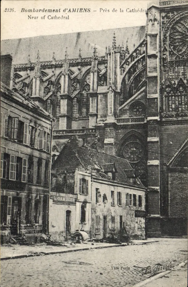 Bombardement von AMIENS — Nahe der Kathedrale — La Peintre, n°2126 - Vorderseite