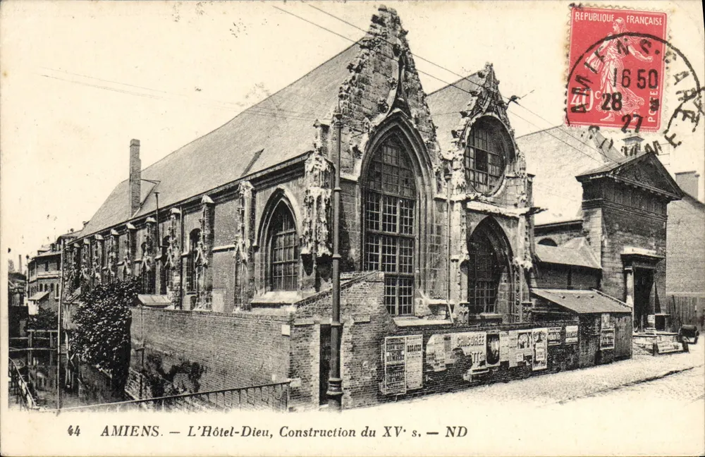 Amiens — O Hôtel-Dieu, Construção do Século XV — ND - Frente