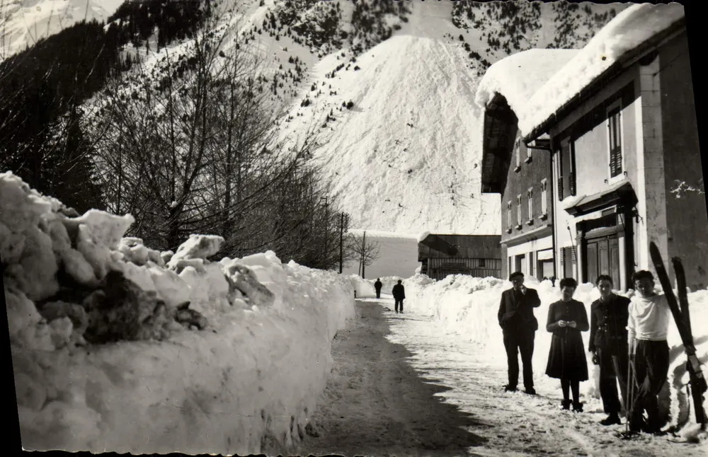 Der Winter in Pralognan-la-Vanoise — Die Straße im Winter — Cliché H. Pittier, Édition GHI - Vorderseite