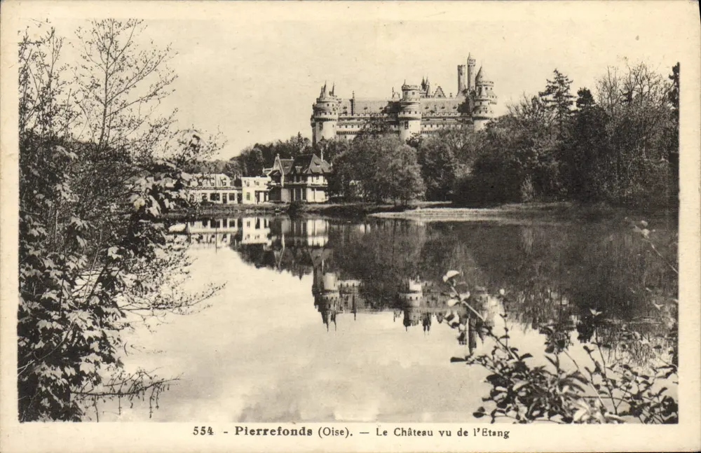 Pierrefonds (Oise) — O Castelo visto do Lago — Edição da Livraria Moderna, Compiegne - Frente