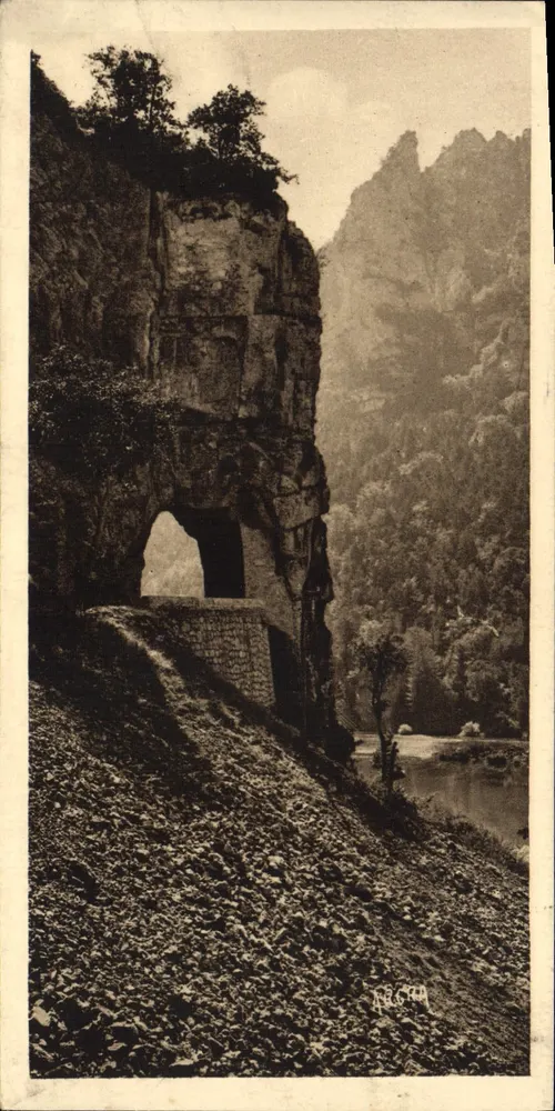 Gorges do Tarn — A Estrada na Saída dos Détroits — Les Arts Graphiques, Toulouse - Frente
