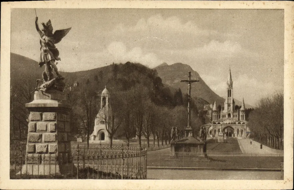 Lourdes — Vista geral da Espianade — Edição Palais-Rosaire - Frente
