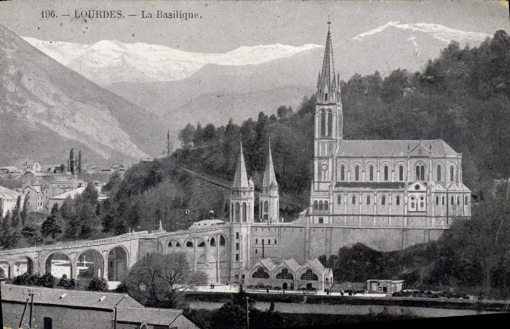 Lourdes — A Basílica — Editor anônimo, n° 196 - Frente