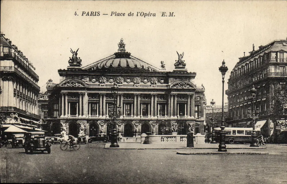 Paris — Place de l'Opéra — E.M. - Frente