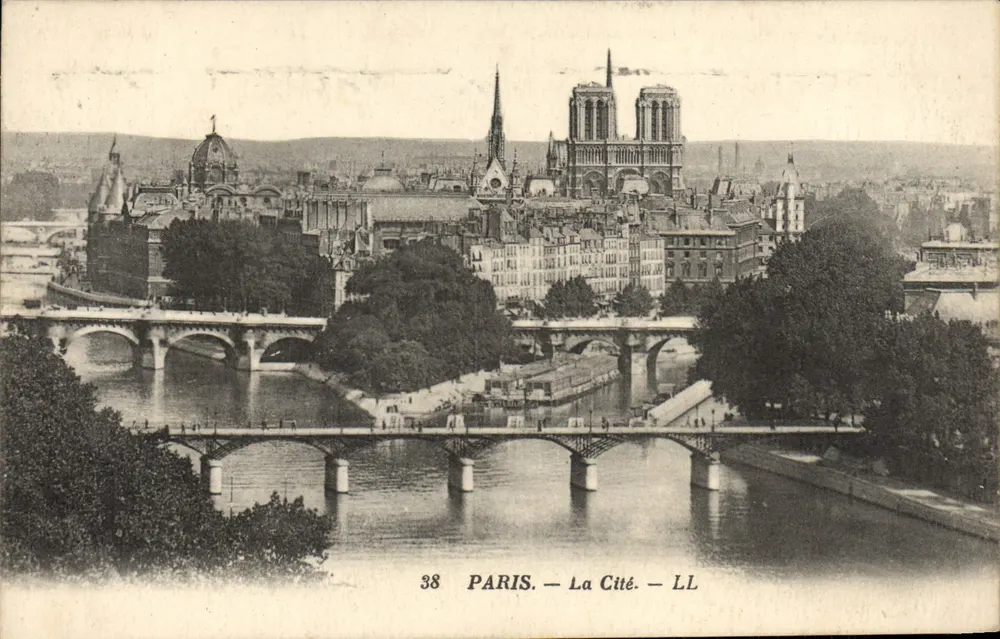 Paris — A Cidade — Notre-Dame — LL — n°38 - Frente