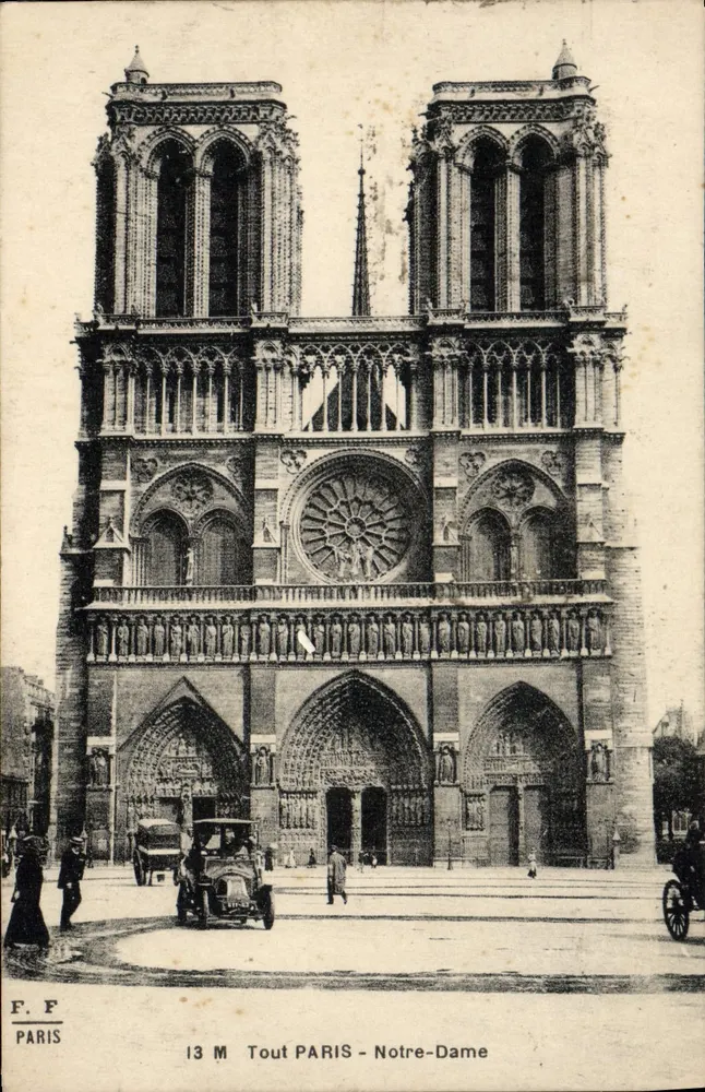 Notre-Dame de Paris — vista da fachada — F.F. Paris, n°13 M - Frente