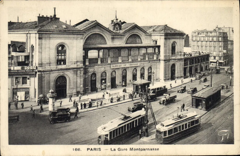 PARIS — A Estação Montparnasse — Bureau de Poste - Frente