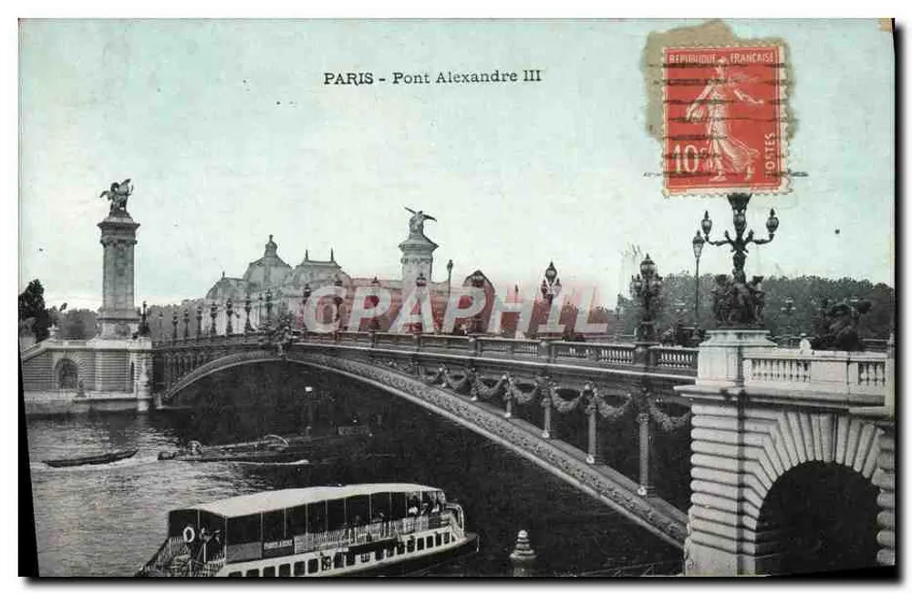 Paris - Pont Alexandre III — vista do ponte com barco no rio Sena — editor desconhecido, número de série não visível - Frente