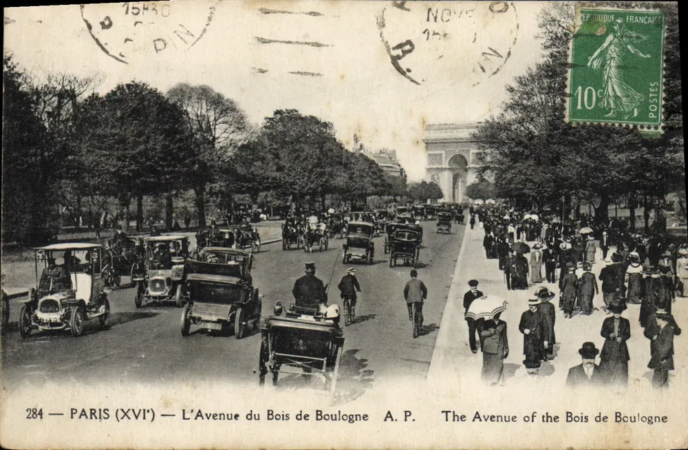 Paris (XVIe) — Die Avenue du Bois de Boulogne — A.P. - Vorderseite