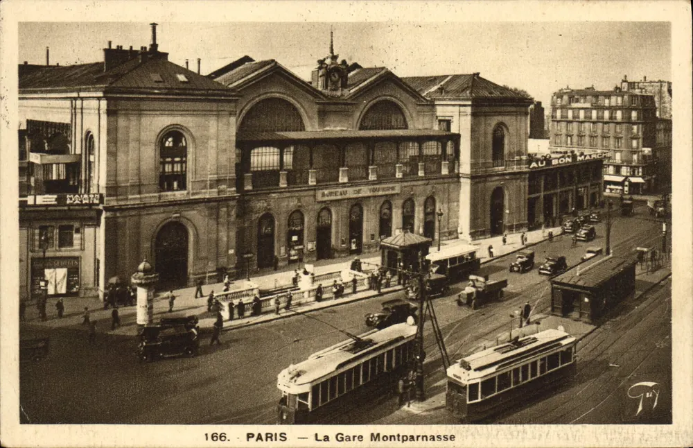 Paris — A Gare Montparnasse — Bureau de Tourisme — Au Bon Marché - Frente