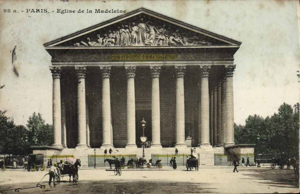 Paris - Igreja da Madeleine — vista da fachada clássica com colunatas e esculturas, editor anônimo, n° 98 a. - Frente
