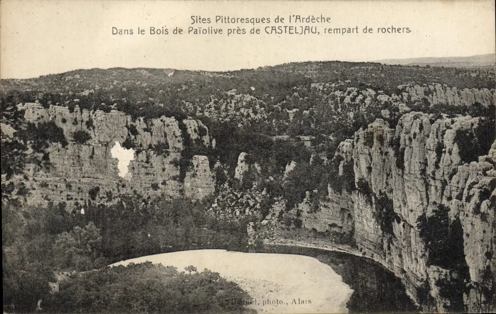 Bois de Païolive nahe Casteljau — pittoreske Orte der Ardèche — Foto Alais - Vorderseite